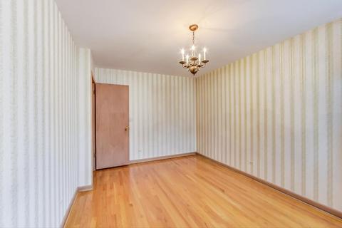 7650 Suffield St, Morton Grove, IL 60053 photo 12