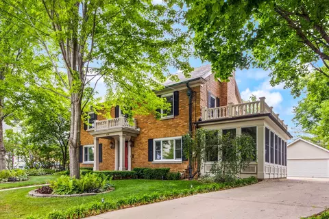 676 Lillie St, Elgin, IL 60120 photo 3