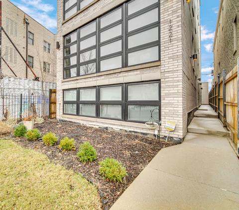 1221 E 46th St #4, Chicago, IL 60653 photo 1