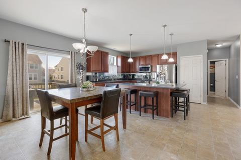 327 Comstock Dr, Elgin, IL 60124 photo 7