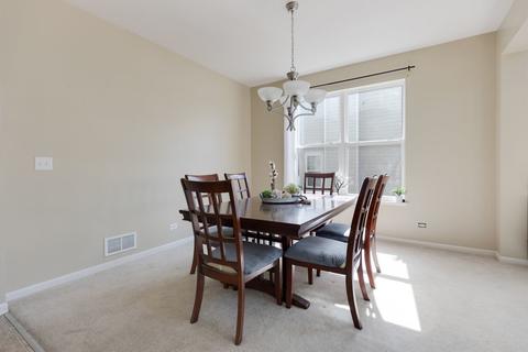 327 Comstock Dr, Elgin, IL 60124 photo 5