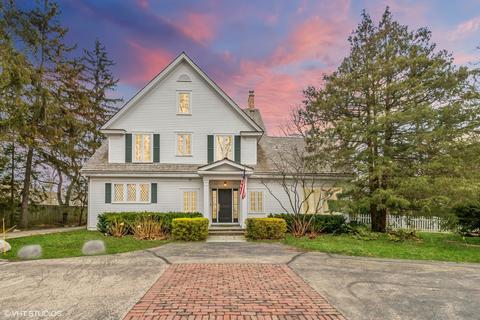 1241 Edgewood Rd, Lake Forest, IL 60045