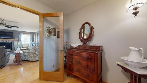 18133 Lakeview Dr, Weldon, IL 61882 photo 4
