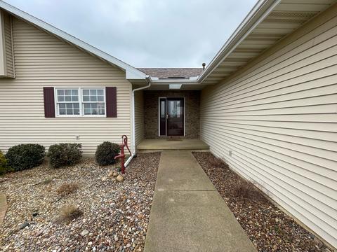 18133 Lakeview Dr, Weldon, IL 61882 photo 3