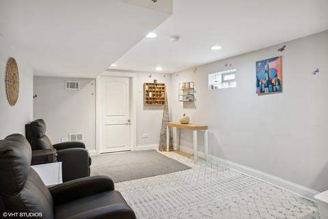 2412 Greenleaf St, Evanston, IL 60202 photo 12