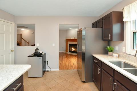 1238 Beacon Hill Ct, Normal, IL 61761 photo 4