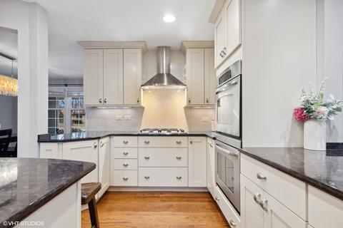 3880 Gregory Dr, Northbrook, IL 60062 photo 9