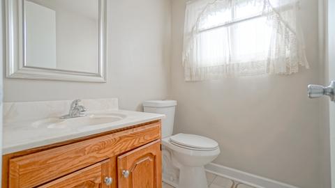 905 Rose Ln, Wheeling, IL 60090 photo 9