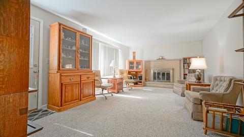 905 Rose Ln, Wheeling, IL 60090 photo 8