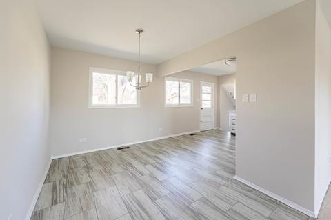 580 Amherst Ln, Hoffman Estates, IL 60169 photo 3