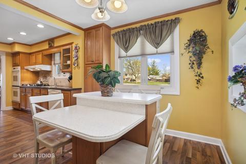 2703 Eisenhower Dr, Des Plaines, IL 60018 photo 8