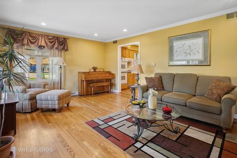 2703 Eisenhower Dr, Des Plaines, IL 60018 photo 4
