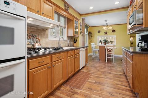 2703 Eisenhower Dr, Des Plaines, IL 60018 photo 6