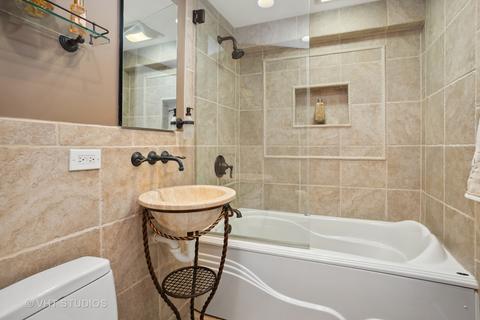2703 Eisenhower Dr, Des Plaines, IL 60018 photo 15