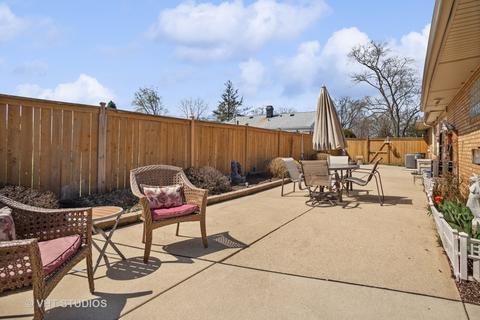 2703 Eisenhower Dr, Des Plaines, IL 60018 photo 18