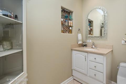 2703 Eisenhower Dr, Des Plaines, IL 60018 photo 16