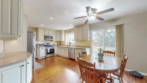 2 S680 Cree Ln, Wheaton, IL 60189 photo 8