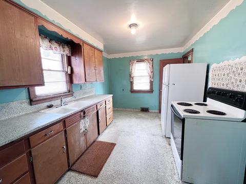 627 Illinois Ave, Elgin, IL 60120 photo 4