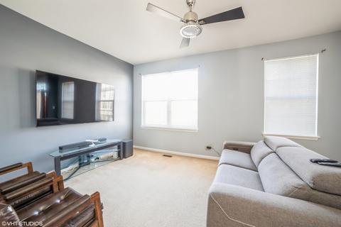 3047 Marion St, Elgin, IL 60124 photo 2
