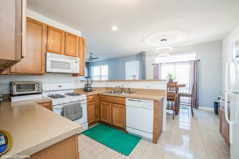 3047 Marion St, Elgin, IL 60124 photo 4