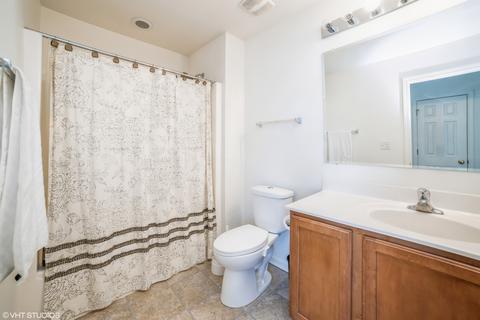 3047 Marion St, Elgin, IL 60124 photo 10