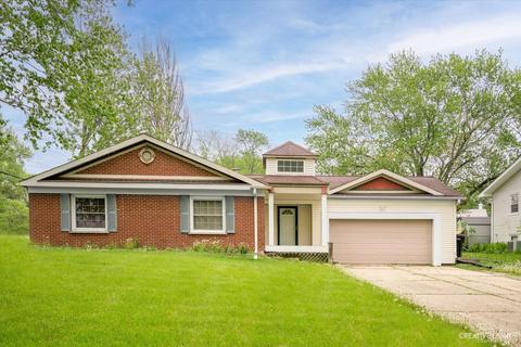 42 Circle Dr W, Montgomery, IL 60538