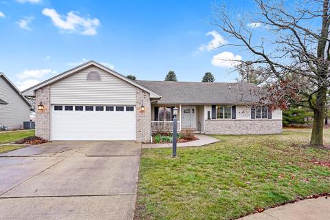 507 Cushing Dr, Savoy, IL 61874