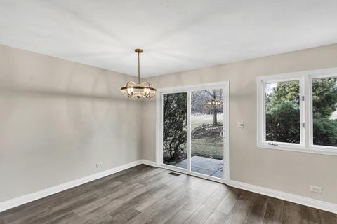 1198 Waltham Ln, Bartlett, IL 60103 photo 9