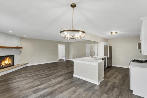 1198 Waltham Ln, Bartlett, IL 60103 photo 10