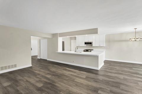 1198 Waltham Ln, Bartlett, IL 60103 photo 8