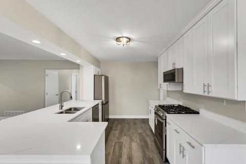1198 Waltham Ln, Bartlett, IL 60103 photo 11