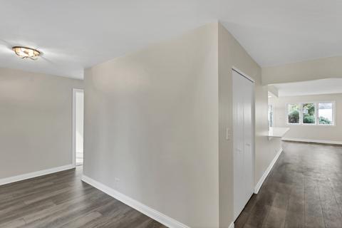 1198 Waltham Ln, Bartlett, IL 60103 photo 5