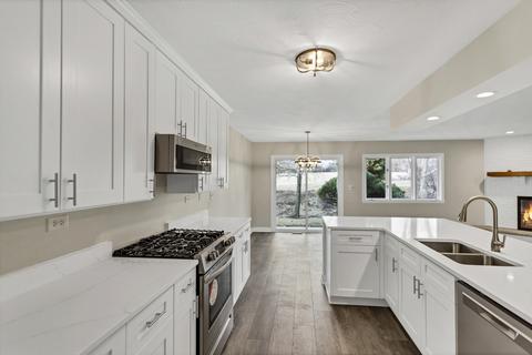 1198 Waltham Ln, Bartlett, IL 60103 photo 13