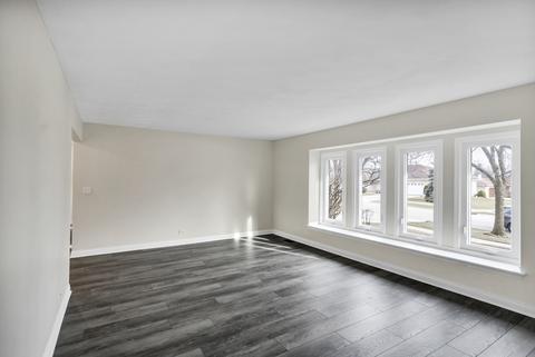 1198 Waltham Ln, Bartlett, IL 60103 photo 17