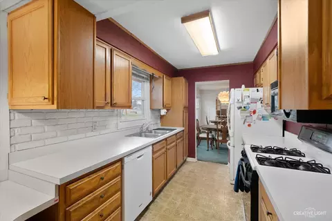 1031 Johnston Dr, Aurora, IL 60506 photo 5