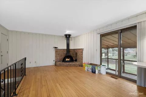 1031 Johnston Dr, Aurora, IL 60506 photo 4