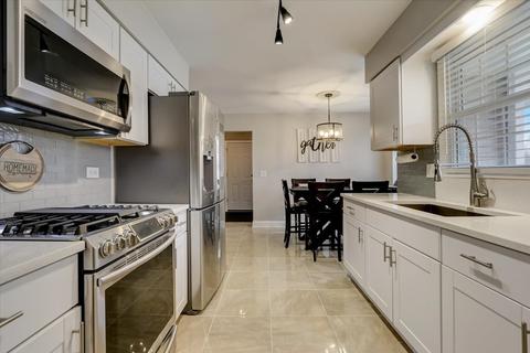 1205 Royal Blvd, Elgin, IL 60123 photo 7