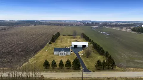 16649 Beaverton Rd, Capron, IL 61012