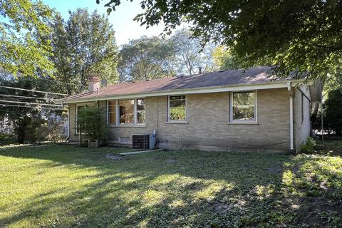 2022 E Cayuga Ln, Mount Prospect, IL 60056 photo 2