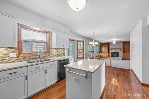 4 Crofton Ct, Cary, IL 60013 photo 8