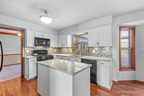 4 Crofton Ct, Cary, IL 60013 photo 9