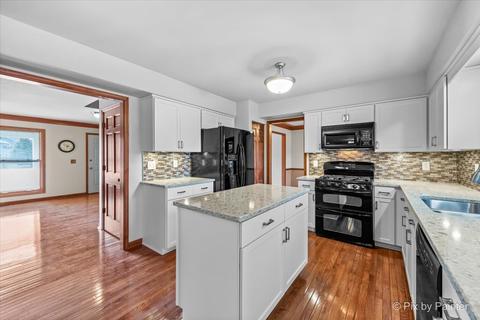 4 Crofton Ct, Cary, IL 60013 photo 10