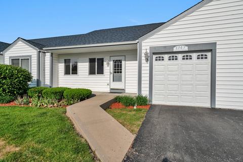 1747 Waters Edge Dr, Minooka, IL 60447