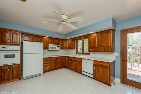 765 Ruth Dr, Elgin, IL 60123 photo 4