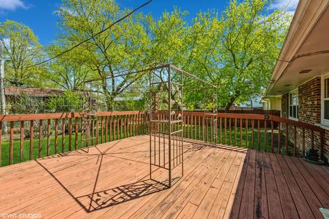765 Ruth Dr, Elgin, IL 60123 photo 8