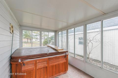 526 Edwards Ave, West Dundee, IL 60118 photo 3