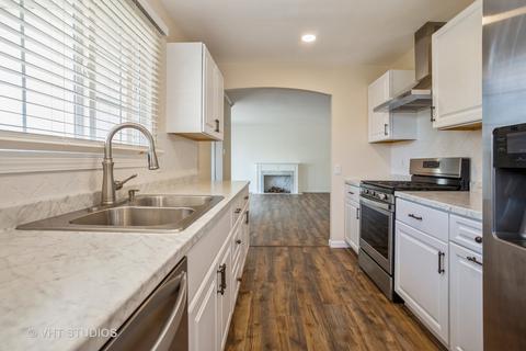 530 Audrey Ln, Wheeling, IL 60090 photo 2