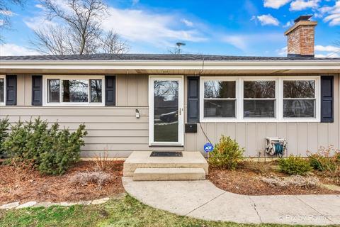 911 E Liberty Dr, Wheaton, IL 60187 photo 3