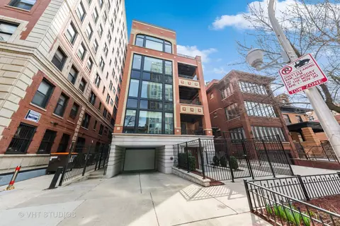 441 W Briar Pl, Chicago, IL 60657