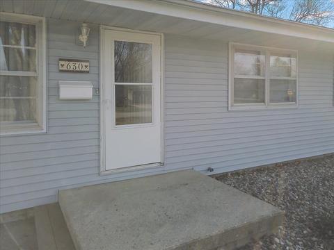 630 E 5th St, El Paso, IL 61738 photo 2